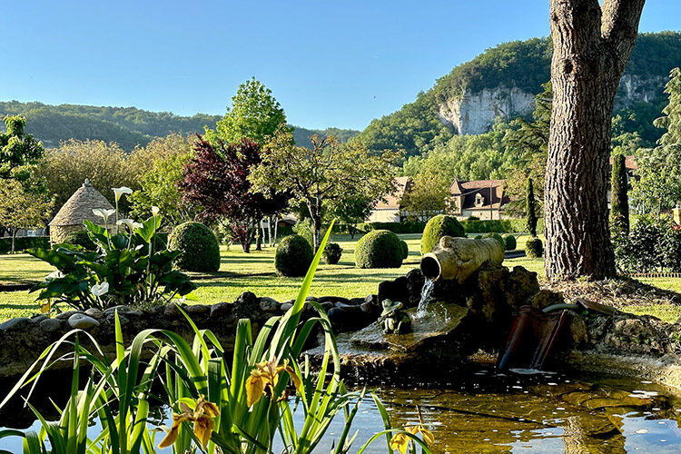 jardin-location-gites-dordogne-chambre-vacances La Roseraie, chambres d'hôtes et gîtes à Vitrac